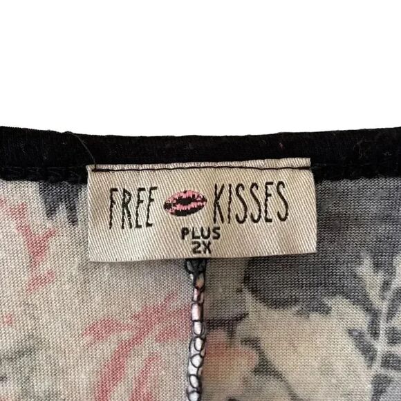 Free Kisses ¾ Sleeves Womens Floral Crewneck “Feels Like Love” Print SZ 2X - Picture 4 of 11